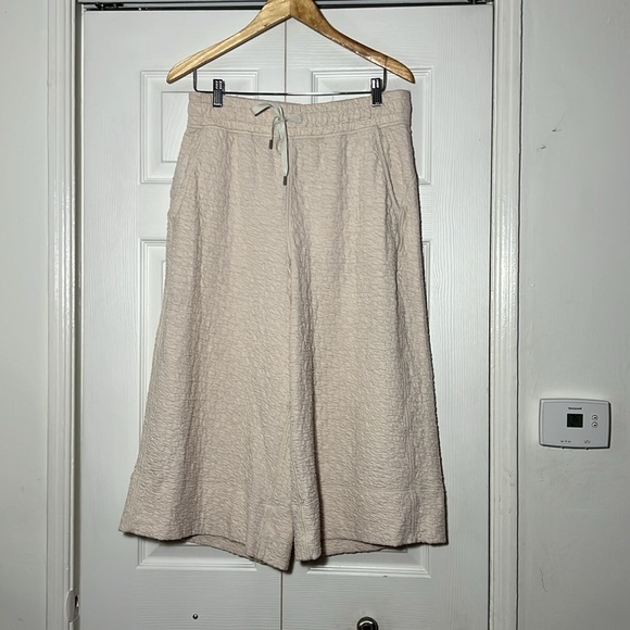 Lululemon Athletica Ripped Wide Leg Super Highwaist Crop Pant Women’s 10 - Picture 5 of 11